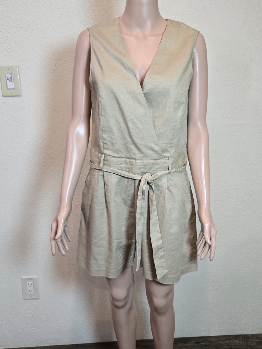 BANANA REPUBLIC Romper One Piece Shorts Womens 8 Beige Linen Blend - Picture 9 of 14